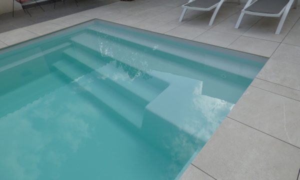 minard piscine coque sarlat dordogne modèle COCKTAIL SHERRY LOUNGE 9 Grise SL1 18